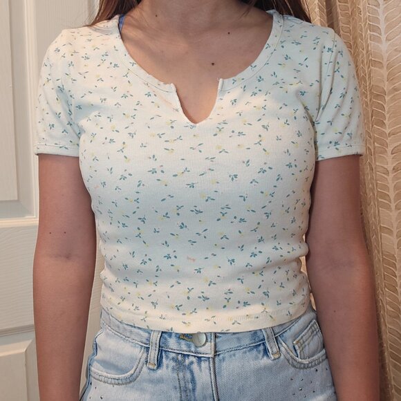 Victoria's Secret Vintage Floral Split Neck Top Size XS Soft Girl Baby Tee - Picture 3 of 6
